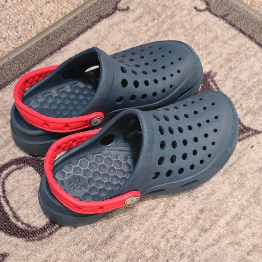 Comfy Navy and Red Kids Water Shoes